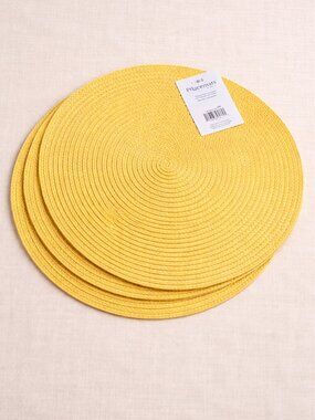 Everyday Elegance Yellow Round Placemats Set of 4 15" Woven Table Decor NWT